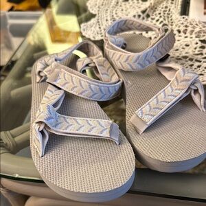 Stylish Sandals with Patterned Straps